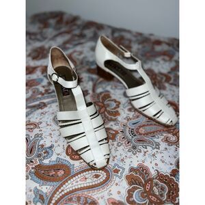 Women’s White Strappy Low Heel Vintage Fisherman Sandals 8.5